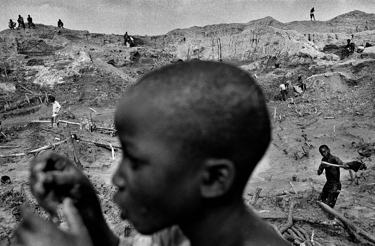 Only boys and men are allowed to work in themines, usually for very low wages.
