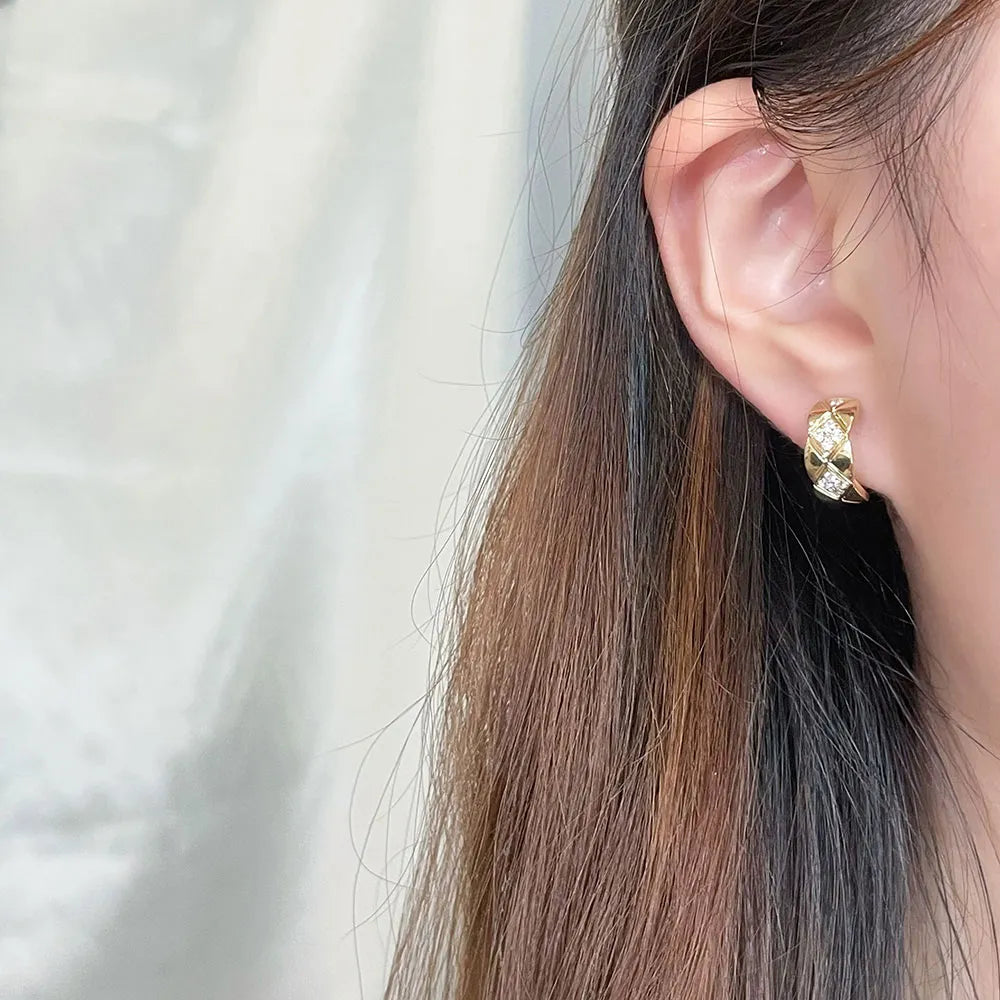 0.25 ctw Cluster Round-Cut Lab-Grown Diamond Earrings in 18K Yellow Gold