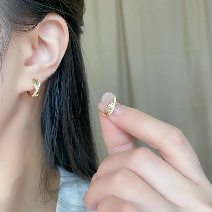0.15 ctw Round-Cut Lab-Grown Diamond Earrings in 18K Yellow Gold