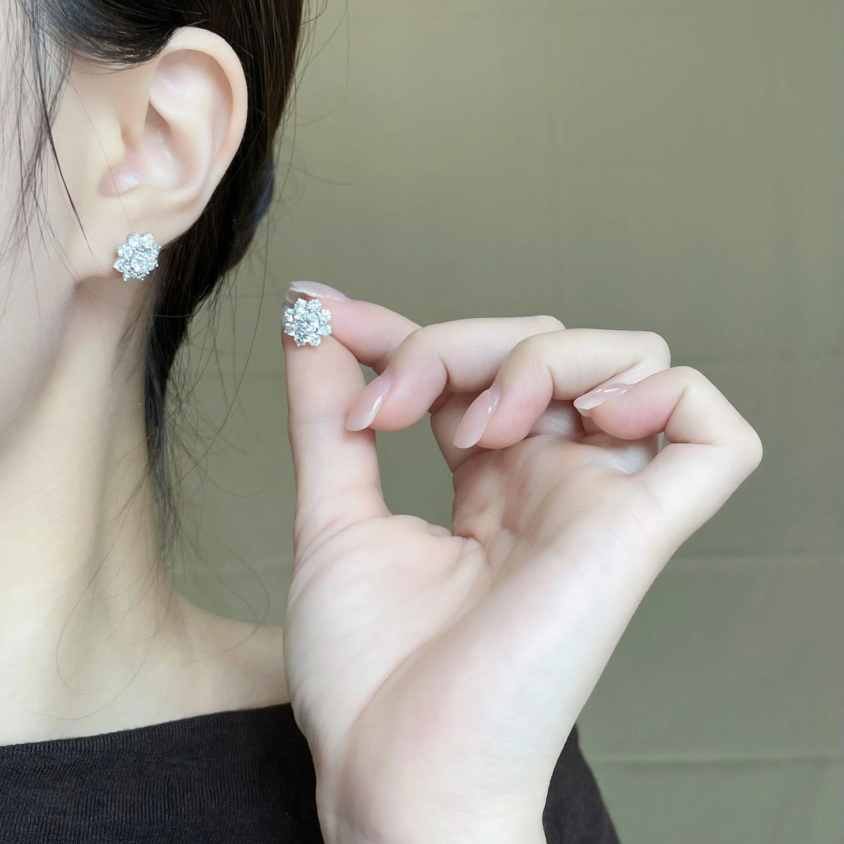 1.03 ctw Floral Four-Prong Round-Cut Lab-Grown Diamond Earrings in PT950 Platinum