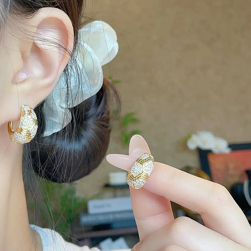 1.57 ctw Geometric Pavé Mixed-Cut Lab-Grown Diamond Ear Cuff in 18K Yellow Gold