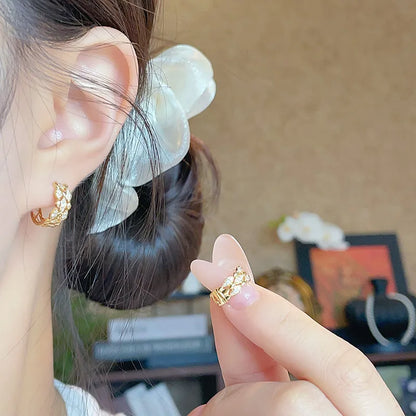 0.17 ctw Cross Round-Cut Lab-Grown Diamond Ear Cuff in 18K Yellow Gold
