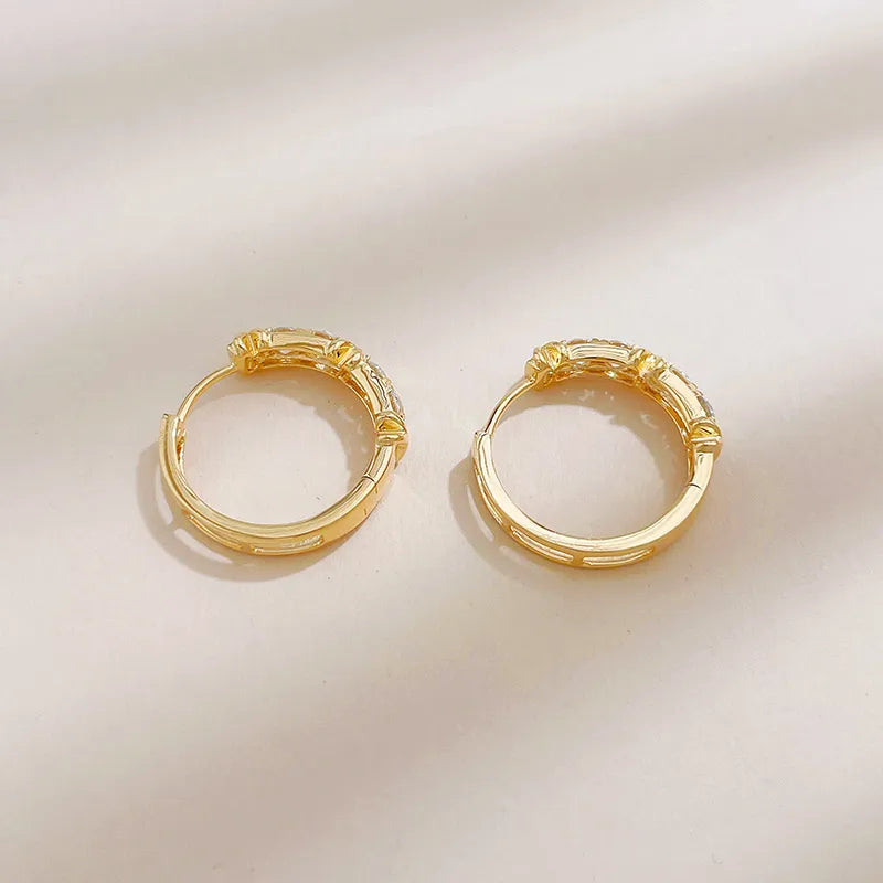 0.82 ctw Cross Round-Cut Lab-Grown Diamond Ear Cuff in 18K Yellow Gold