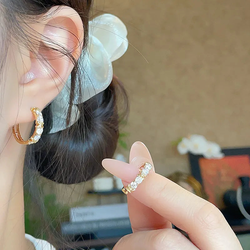 0.82 ctw Cross Round-Cut Lab-Grown Diamond Ear Cuff in 18K Yellow Gold