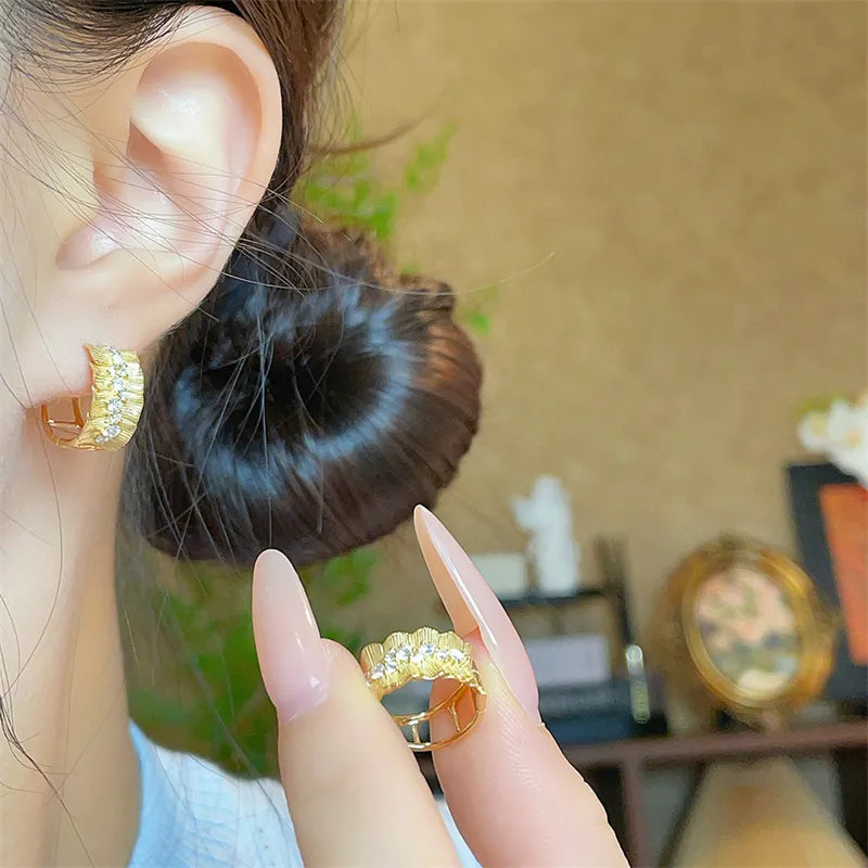 0.34 ctw Minimalist Round-Cut Lab-Grown Diamond Ear Cuff in 18K Yellow Gold