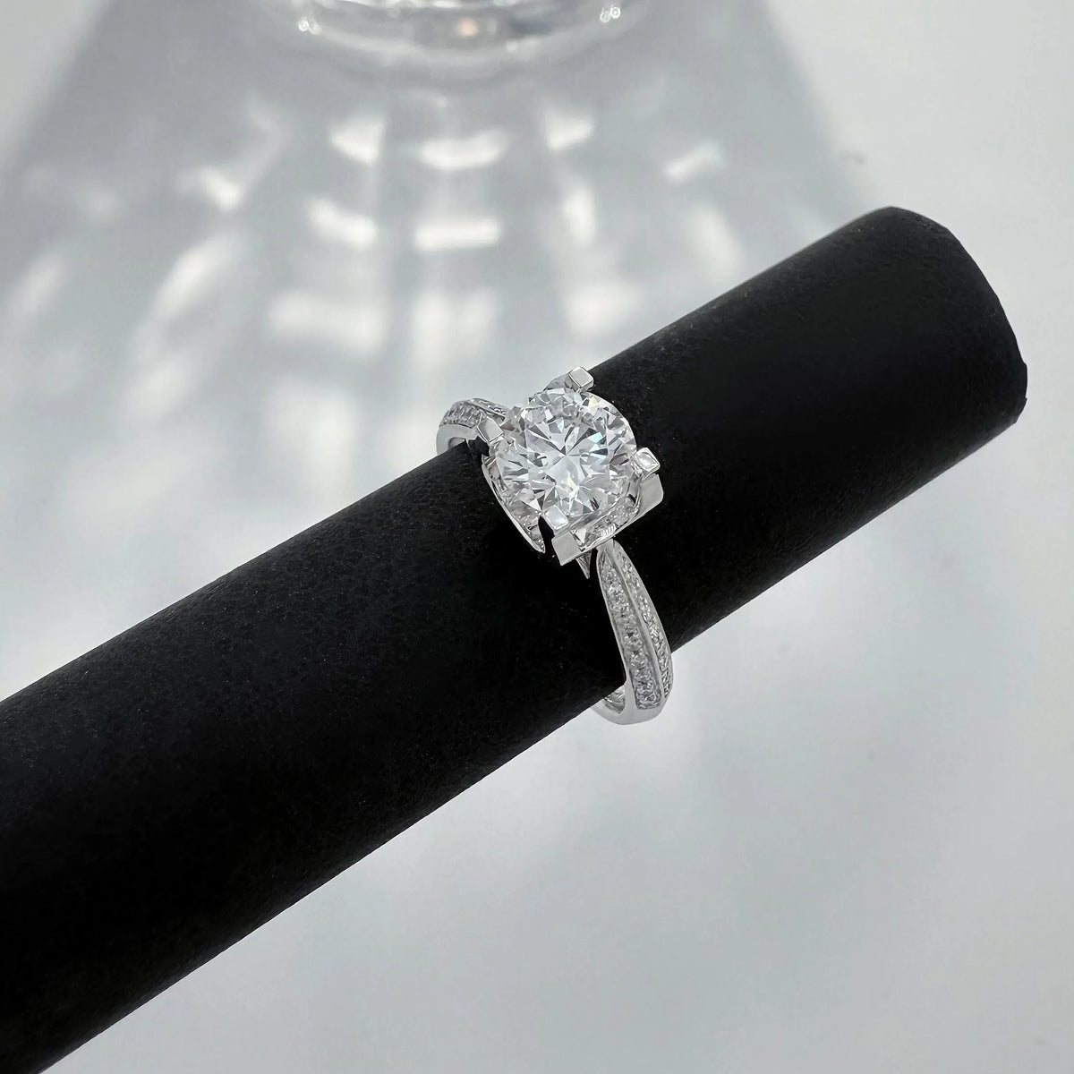 1.03 ct Minimalist Four-Prong Round-Cut Lab-Grown Diamond Ring in PT950 Platinum