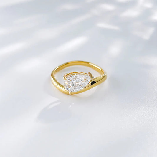 1.08 ct Vintage Pear-Cut Lab-Grown Diamond Ring in 18K Yellow Gold – APYFR0087-Y