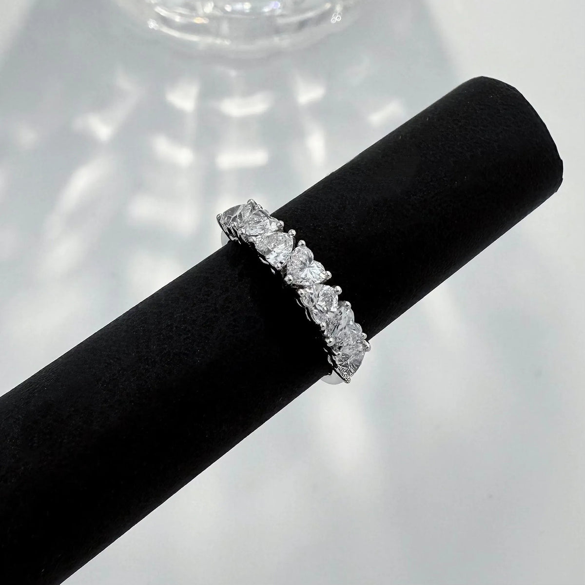 0.98 ctw Heart-Cut Lab-Grown Diamond Band in PT950 Platinum