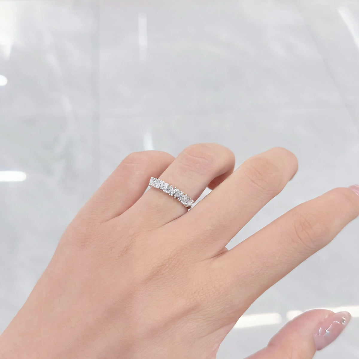 0.98 ctw Heart-Cut Lab-Grown Diamond Band in PT950 Platinum