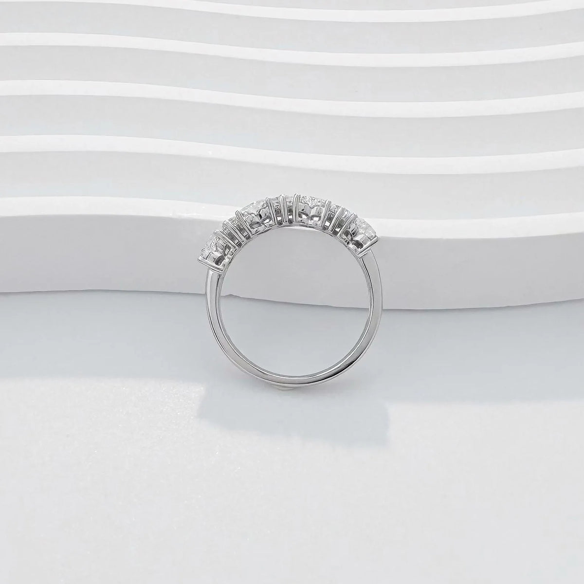 0.98 ctw Heart-Cut Lab-Grown Diamond Band in PT950 Platinum