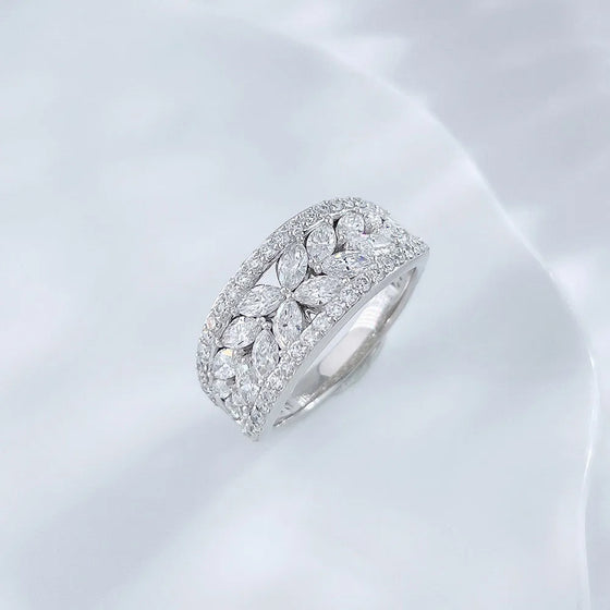 1.34 ctw Butterfly Mixed-Cut Lab-Grown Diamond Band in PT950 Platinum