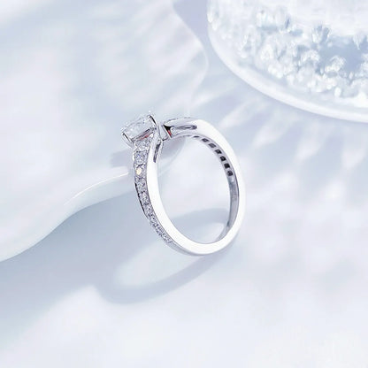 1.06 ct Crown Four-Prong Round-Cut Lab-Grown Diamond Ring in PT950 Platinum
