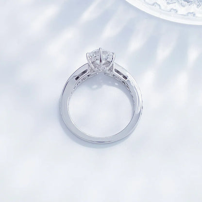 1.06 ct Crown Four-Prong Round-Cut Lab-Grown Diamond Ring in PT950 Platinum