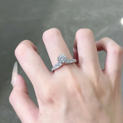 1.06 ct Crown Four-Prong Round-Cut Lab-Grown Diamond Ring in PT950 Platinum