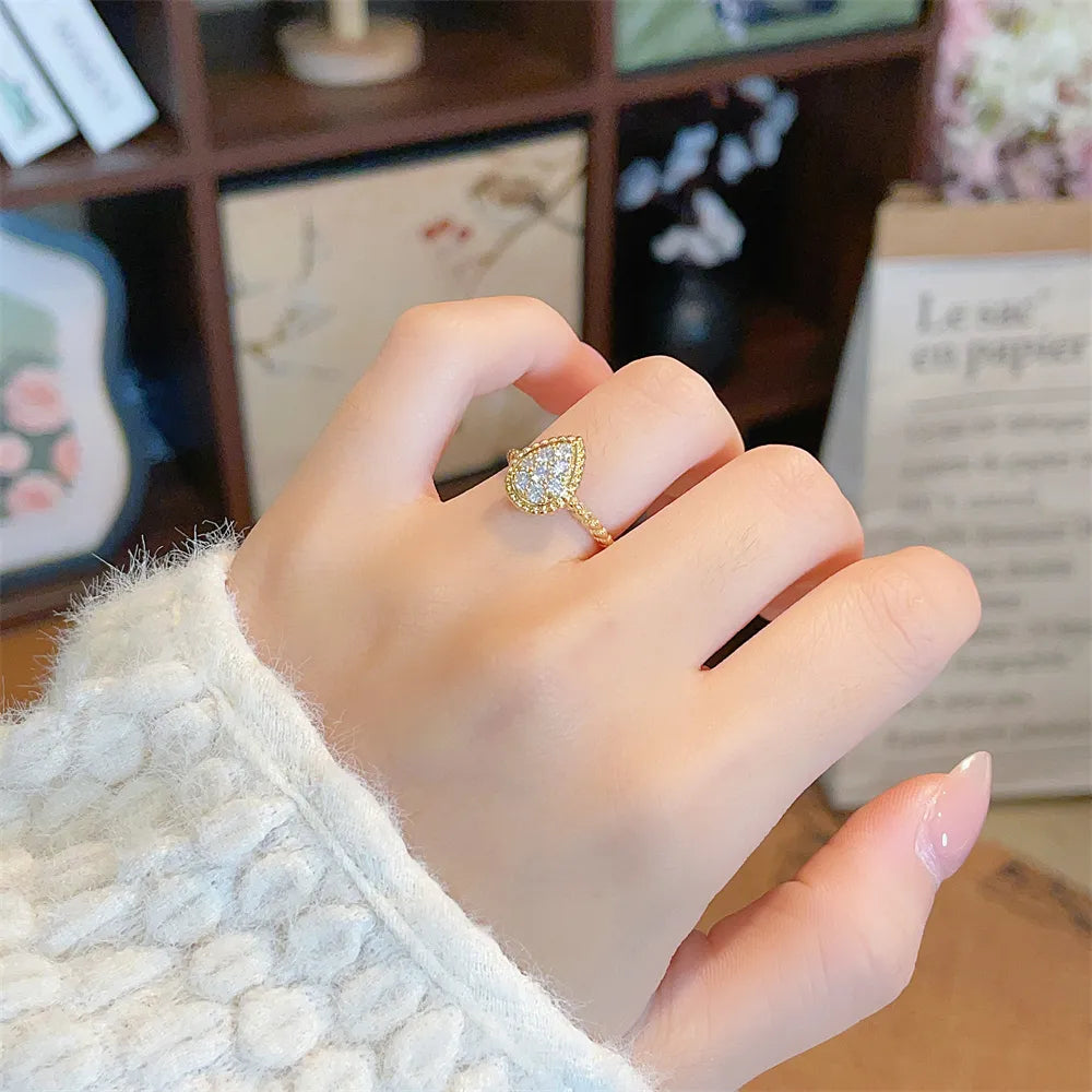 0.28 ctw Vintage Cluster Round-Cut Lab-Grown Diamond Ring in 18K Yellow Gold