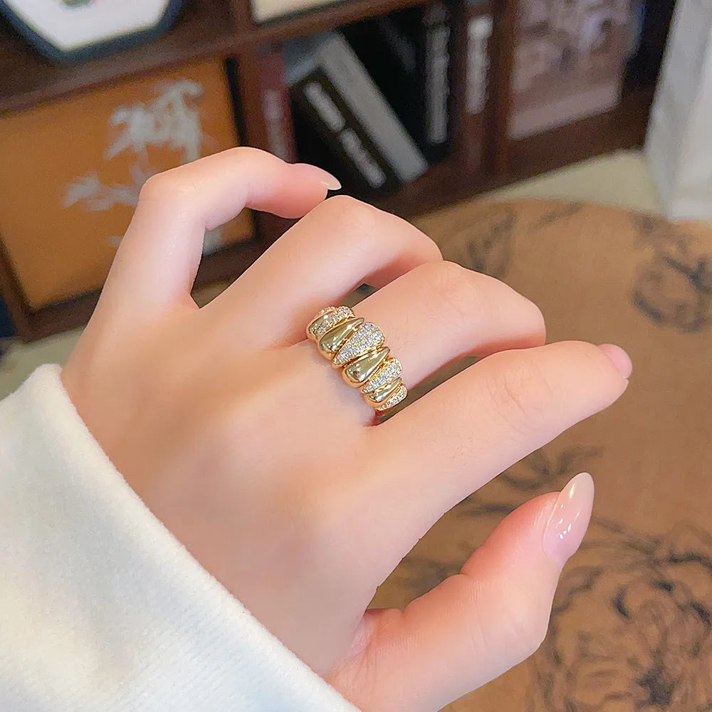 0.29 ctw Cross Round-Cut Lab-Grown Diamond Band in 18K Yellow Gold