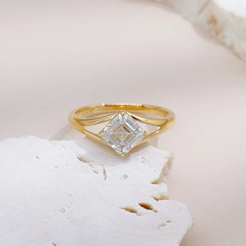 1.07 ct Cross Four-Prong Princess-Cut Lab-Grown Diamond Ring in 18K Yellow Gold