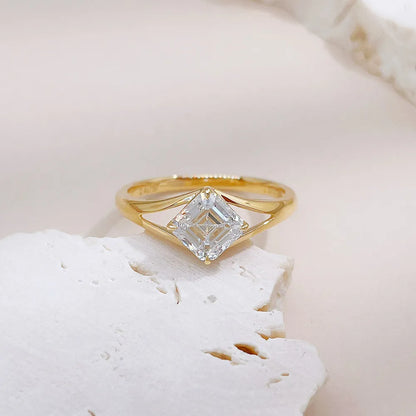 1.07 ct Cross Four-Prong Princess-Cut Lab-Grown Diamond Ring in 18K Yellow Gold