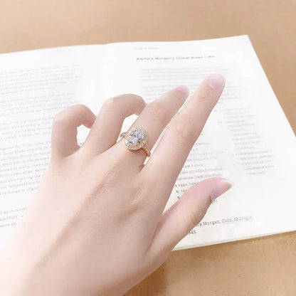 Vintage Oval-Cut Lab-Grown Diamond Halo Ring in 18K Yellow Gold