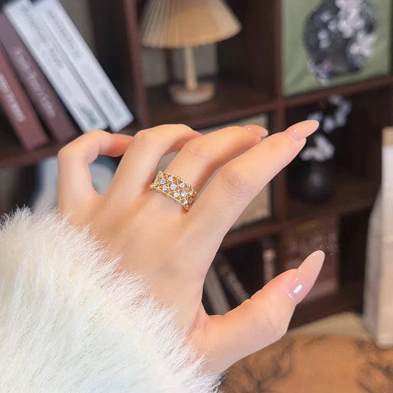 0.77 ctw Vintage Round-Cut Lab-Grown Diamond Band in 18K Yellow Gold – APYFR0445-Y