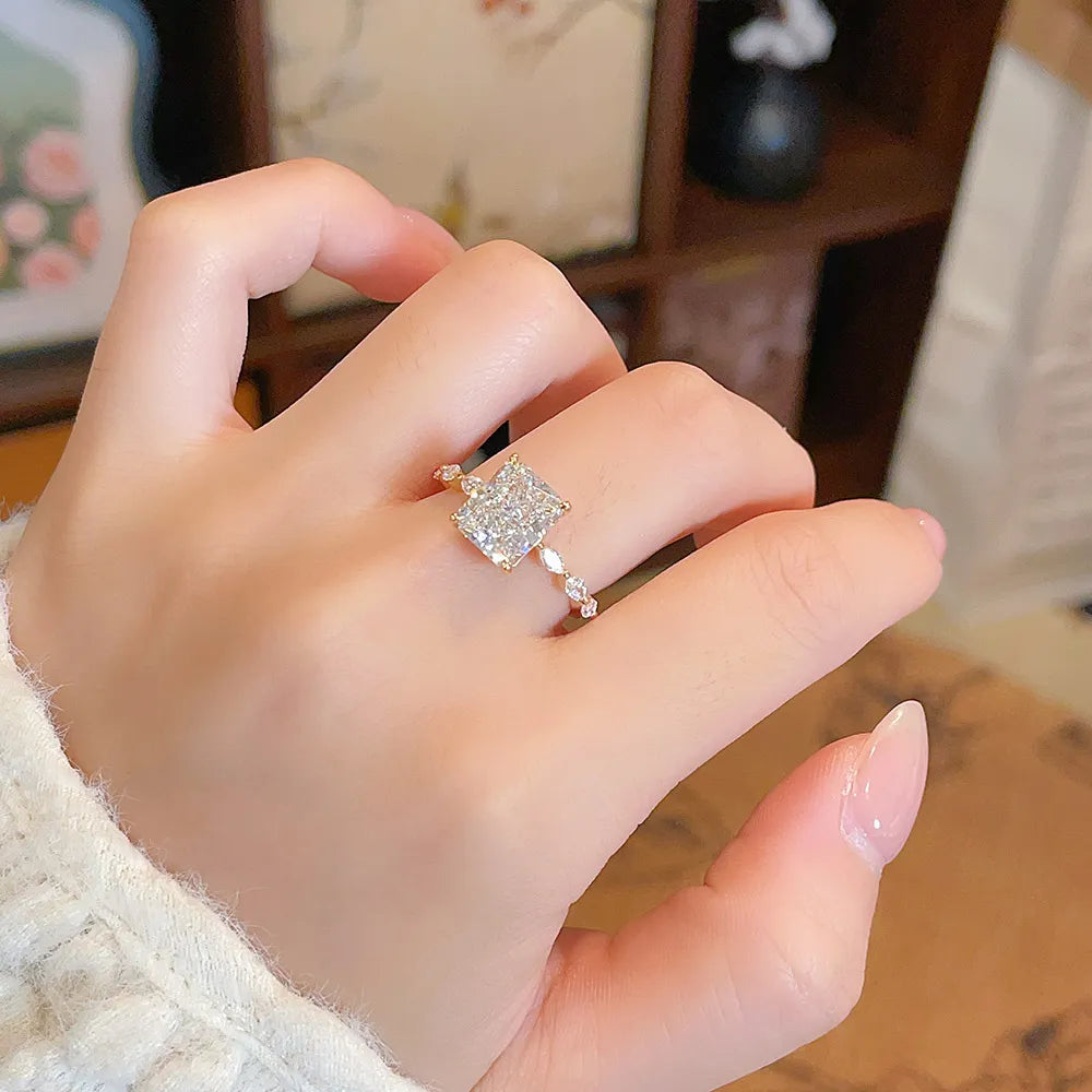 3.14 ct Radiant-Cut Lab-Grown Diamond Ring in 18K Yellow Gold – APYFR0450-Y