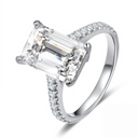 Emerald_Lab_diamond_ring