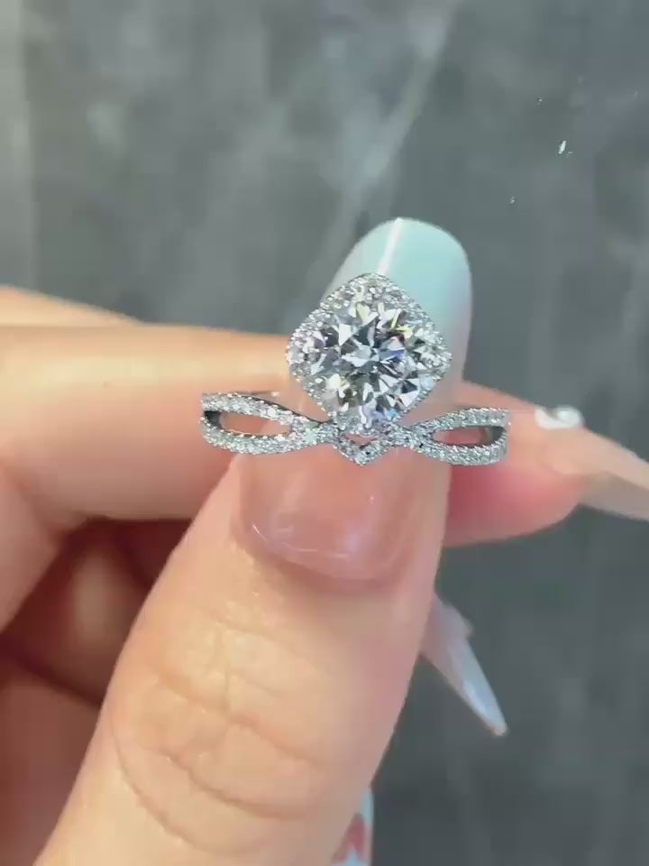 1.04 ct Crown Round-Cut Lab-Grown Diamond Ring in PT950 Platinum video