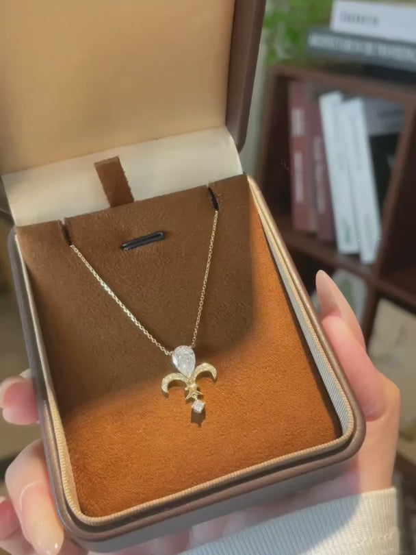 1.06 ct Vintage Adjustable Pear-Cut Lab-Grown Diamond Pendant Necklace in 18K Yellow Gold video