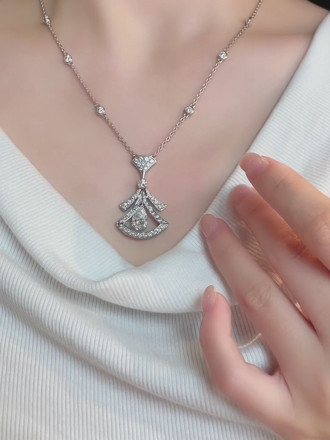 2.03 ct Statement Adjustable Mixed-Cut Lab-Grown Diamond Pendant Necklace in 18K White Gold video