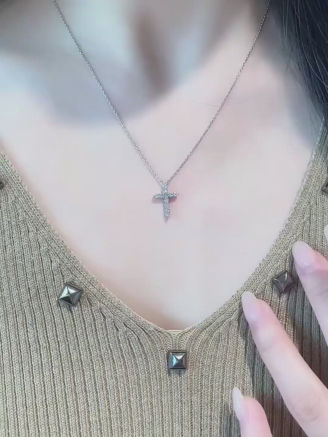 0.24 ctw Cross Round-Cut Lab-Grown Diamond Necklace in 18K White Gold video