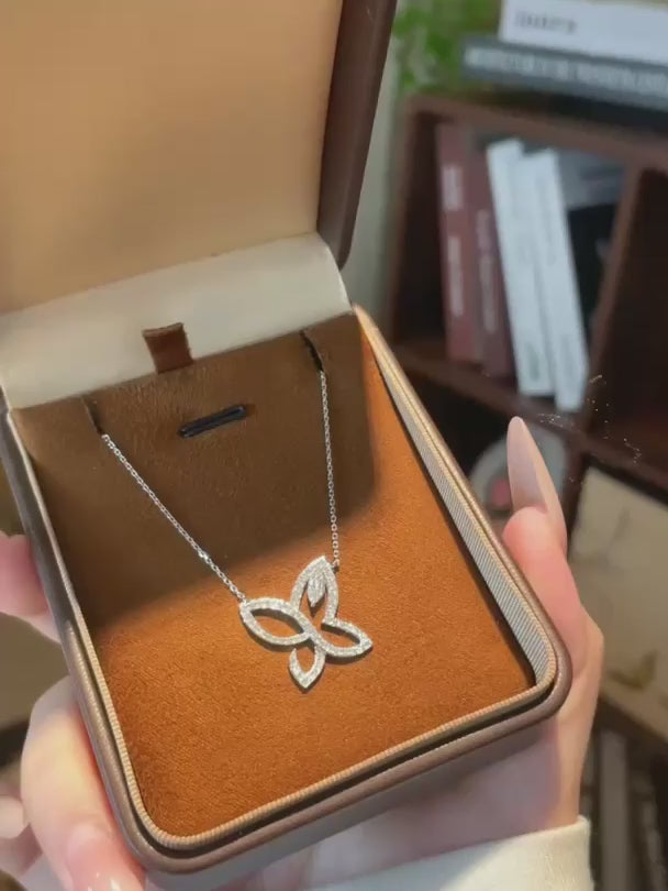 0.21 ct Four-Leaf Clover Pavé Round-Cut Lab-Grown Diamond Necklace in 18K White Gold video
