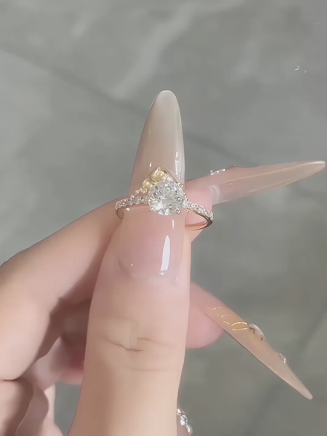 1.07 ct Minimalist Round-Cut Lab-Grown Diamond Ring in 18K Yellow Gold – APYFR0182-Y video