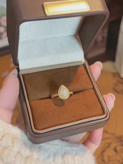 0.28 ctw Vintage Cluster Round-Cut Lab-Grown Diamond Ring in 18K Yellow Gold video