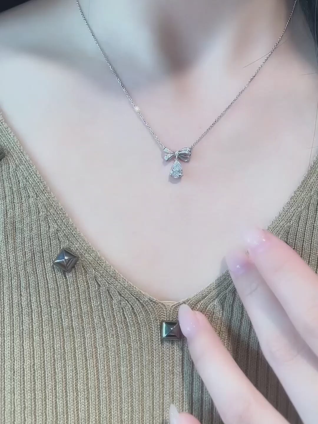 1.03 ct Bow Pear-Cut Lab-Grown Diamond Necklace in PT950 Platinum video