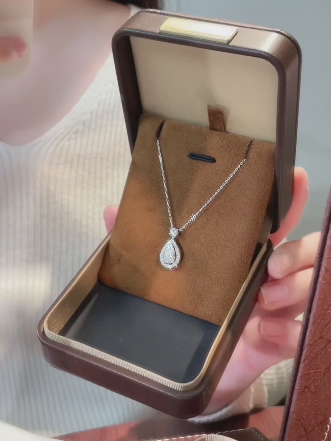 1.01 ct Celestial Pear-Cut Lab-Grown Diamond Necklace in 18K White Gold – APYN0008-W video