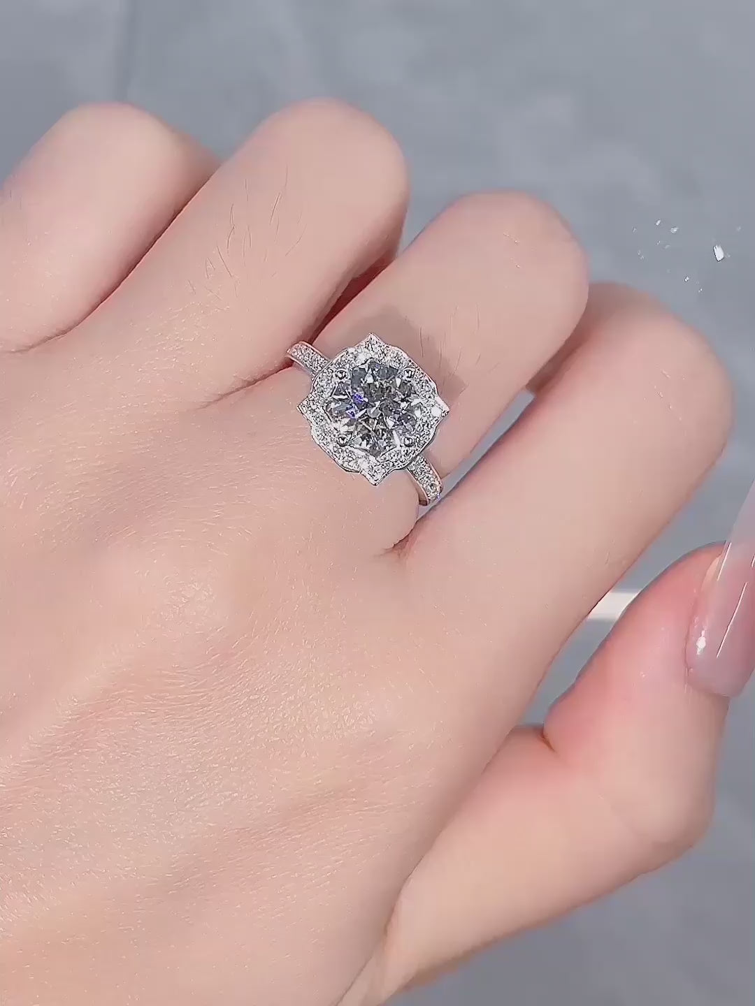 1.05 ct Four-Prong Round-Cut Lab-Grown Diamond Ring in PT950 Platinum – APYFR0025-PT video