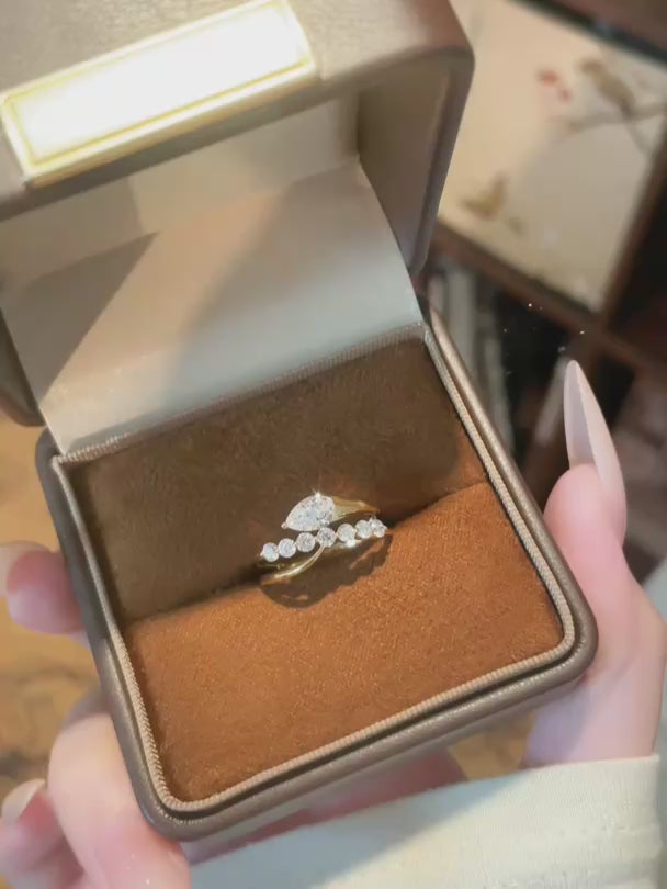 0.56 ct Vintage Pear-Cut Lab-Grown Diamond Ring in 18K Yellow Gold – APYFR0452-Y video