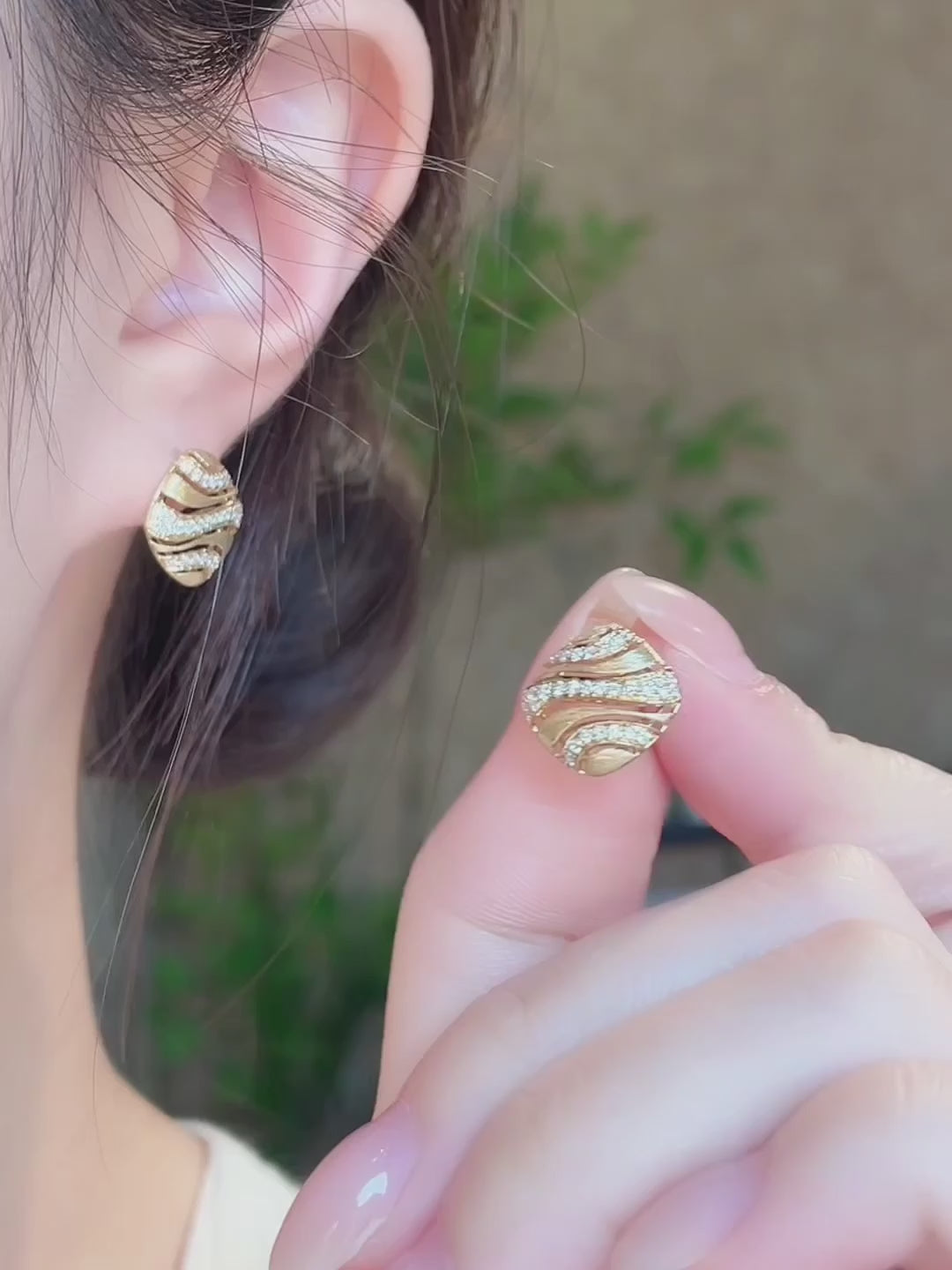 0.32 ctw Round-Cut Lab-Grown Diamond Earrings in 18K Yellow Gold