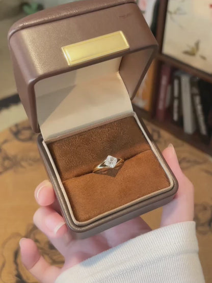 1.07 ct Cross Four-Prong Princess-Cut Lab-Grown Diamond Ring in 18K Yellow Gold video