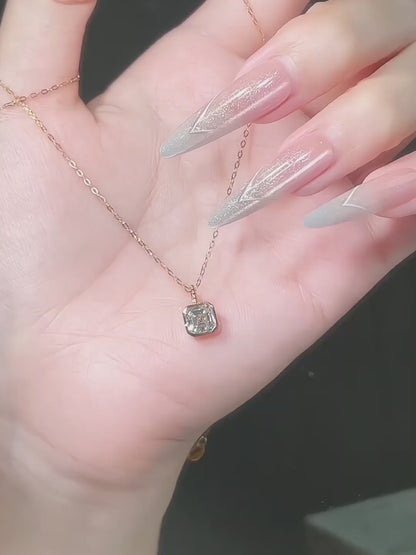 1.06 ct Minimalist Princess-Cut Lab-Grown Diamond Necklace in 18K Yellow Gold video