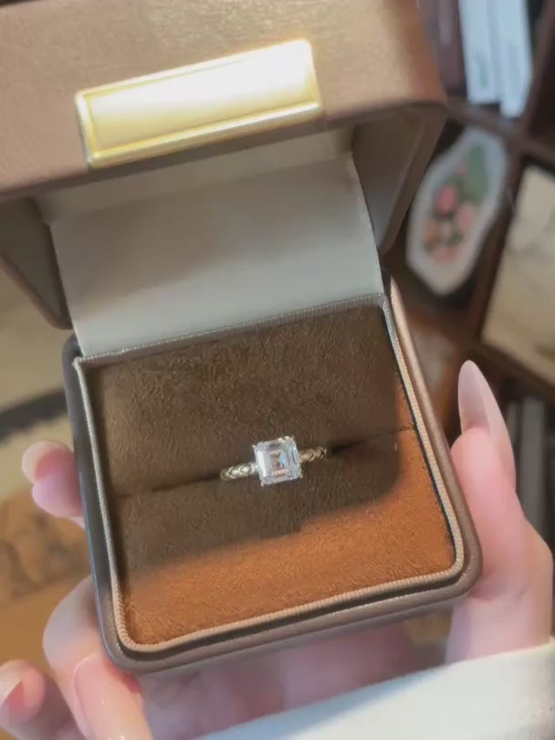 2.1 ct Vintage Princess-Cut Lab-Grown Diamond Ring in 18K Yellow Gold – APYFR0492-Y video