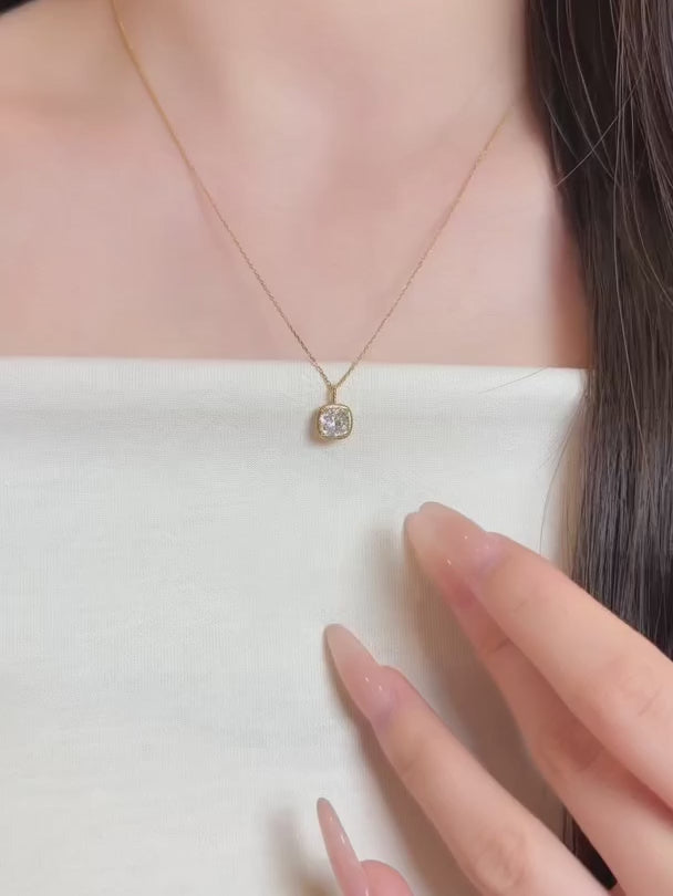 1.01 ct Vintage Adjustable Cushion-Cut Lab-Grown Diamond Necklace in 18K Yellow Gold video