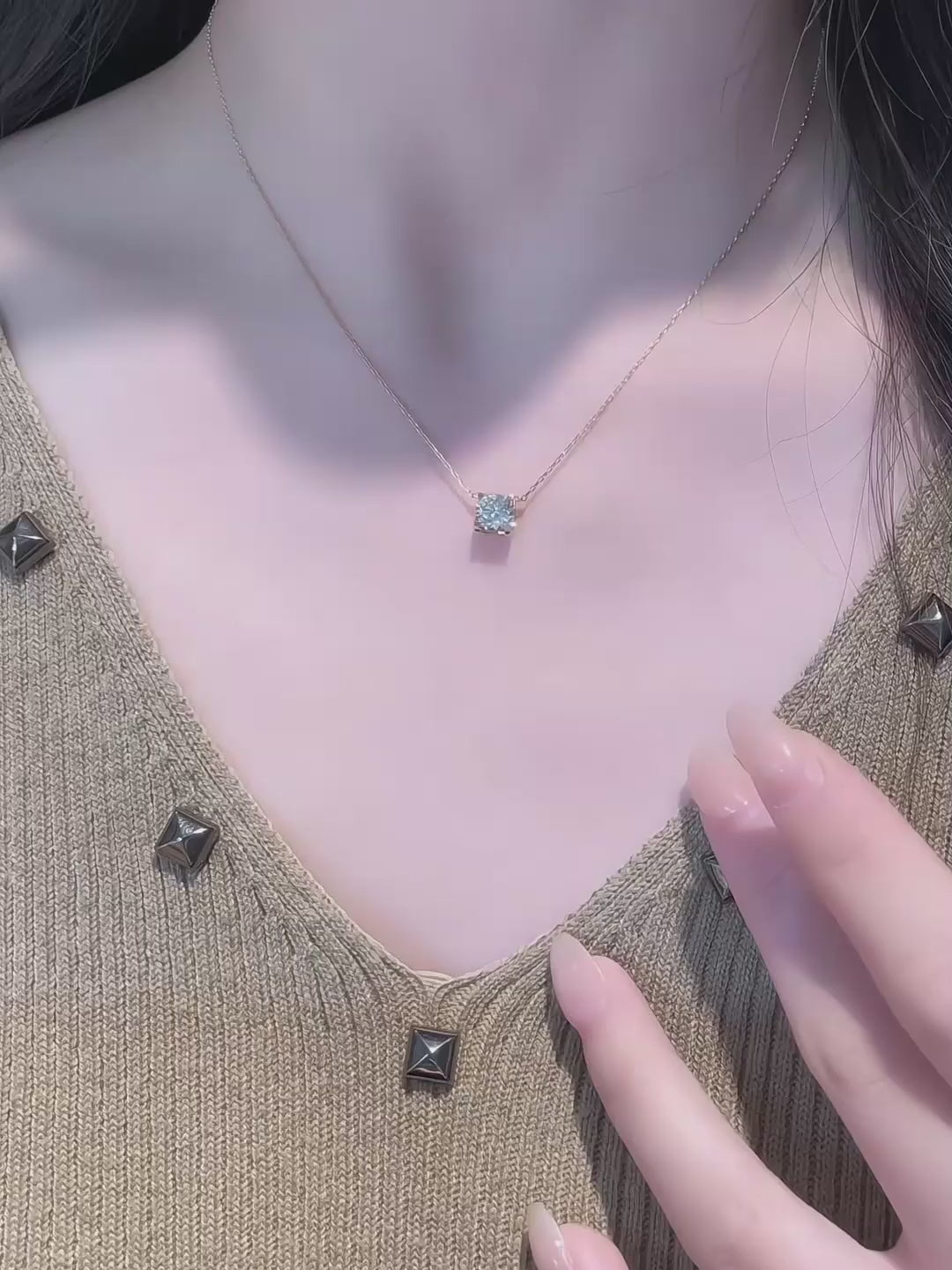 1.04 ct Minimalist Four-Prong Round-Cut Lab-Grown Diamond Necklace in 18K Yellow Gold video