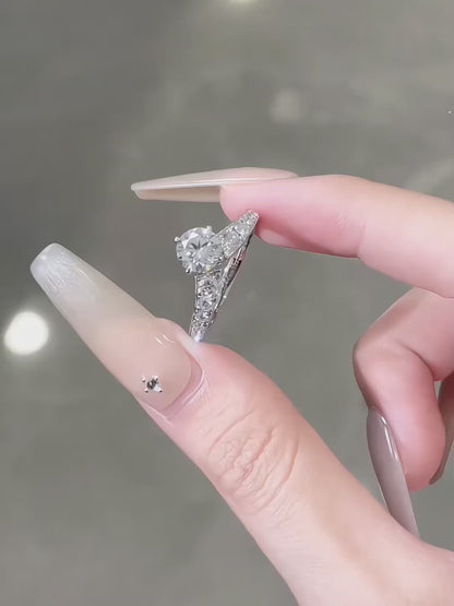 1.06 ct Crown Four-Prong Round-Cut Lab-Grown Diamond Ring in PT950 Platinum video