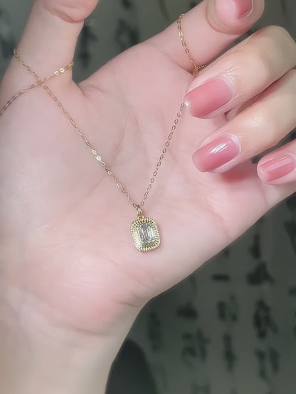 0.66 ct Vintage Adjustable Emerald-Cut Lab-Grown Diamond Necklace in 18K Yellow Gold video