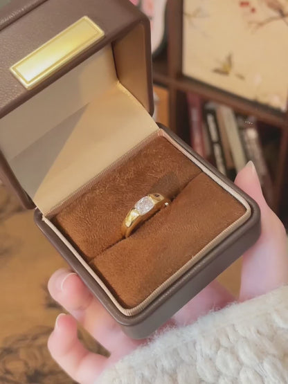 1.01 ct Vintage Princess-Cut Lab-Grown Diamond Ring in 18K Yellow Gold – APYMR0007-Y video