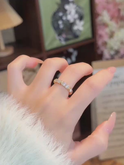 0.99 ctw Cross Round-Cut Lab-Grown Diamond Band in 18K Yellow Gold video