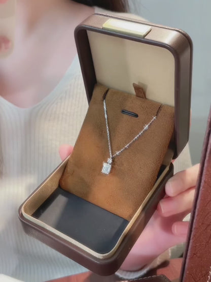 1.06 ct Minimalist Emerald-Cut Lab-Grown Diamond Necklace in PT950 Platinum – APYN0020-PT video